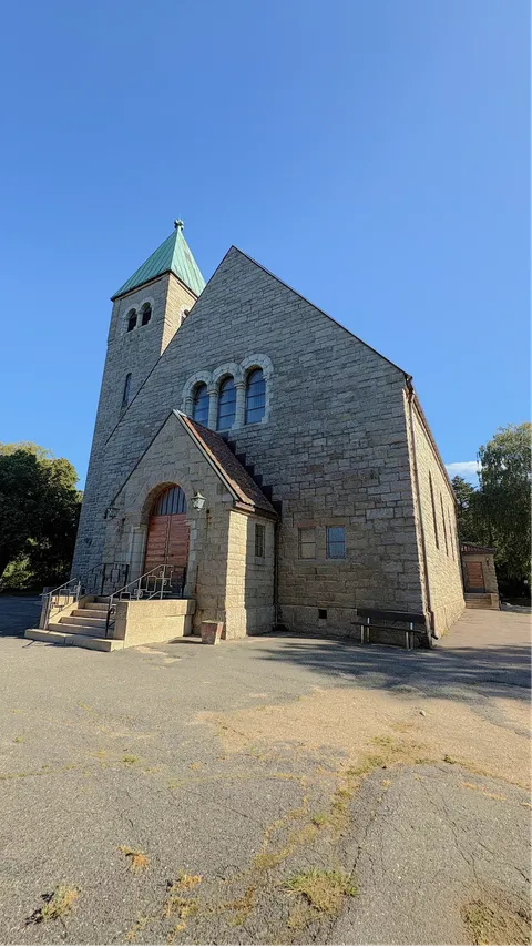 Seremonisted: Gressvik kirke.