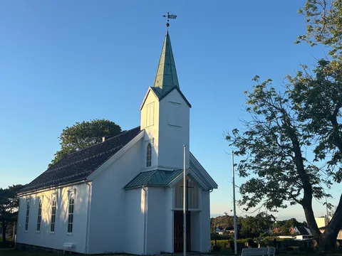 Seremonisted: Hvasser kirke.