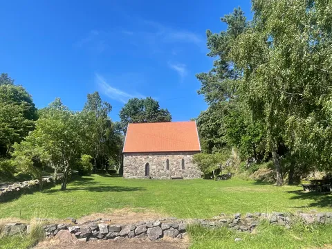Seremonisted: Løvøy kapell.