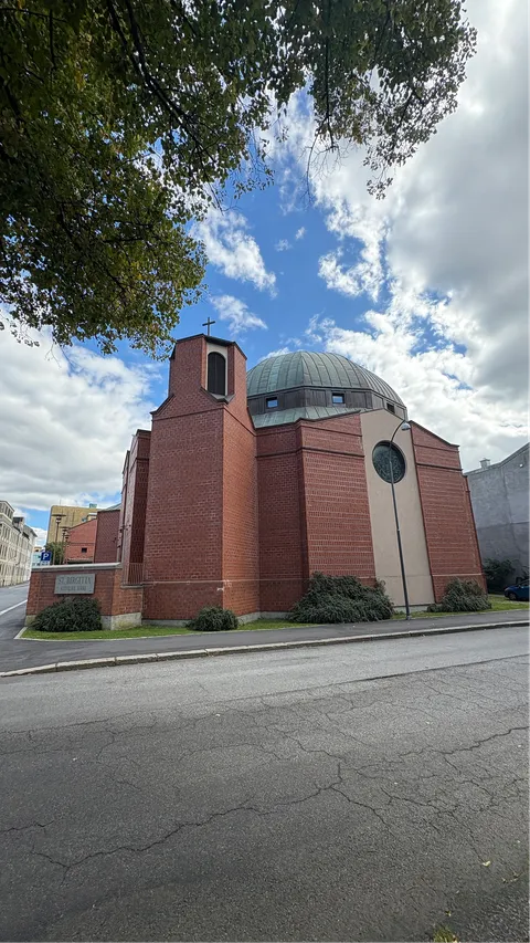 Seremonisted: St. Birgitta katolske kirke.
