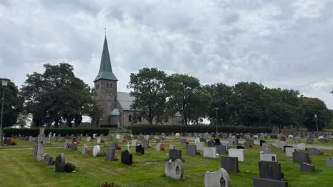 Seremonisted: Tune kirke.